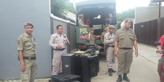 Tertibkan perjudian, 2 Satpol PP bonyok dikeroyok belasan preman