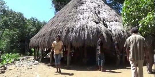 Rumah suku Matabesi, sederhana tapi bisa tampung 13 kepala keluarga