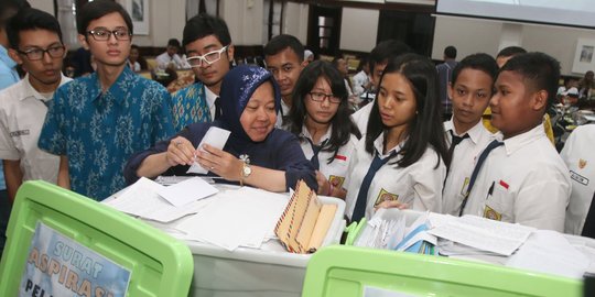 Tolak pendidikan dialihkan ke daerah, pelajar Surabaya surati Jokowi