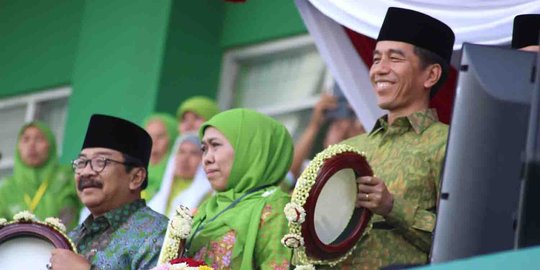 Hadiri Harlah ke-70 Muslimat NU, Jokowi asyik bermain rebana