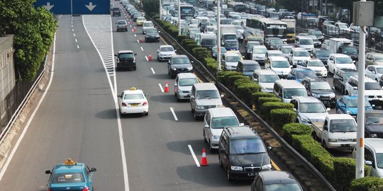 Arus balik, Tol Jakarta-Cikampek padat