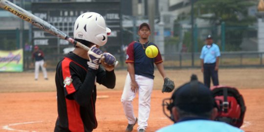 Teknik dasar olahraga softball ini seru banget! Mau coba?