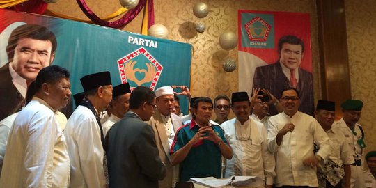 Serius bikin partai, Rhoma Irama lantik pengurus cabang se-Jatim