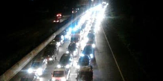 Arus balik, lalin Tol Cipularang menuju Jakarta macet hingga 6 Km