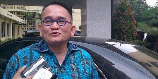 Ruhut minta publik sabar soal perburuan teroris Santoso