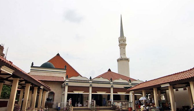 masjid luar batang