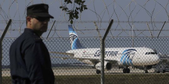 Penumpang EgyptAir yang dibajak dibebaskan, kecuali 5 orang asing