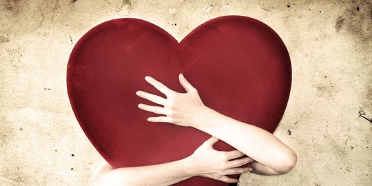 Cinta, tema jasmaniah yang unik dalam cerita fiksi