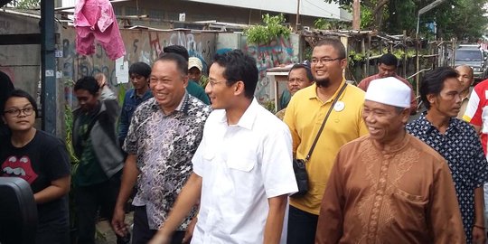 Jika jadi gubernur Jakarta, Sandiaga sesumbar naikkan honor RT/RW