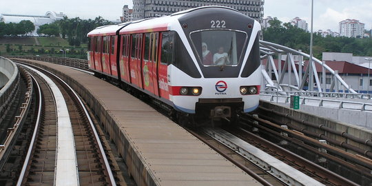 Ditegur Jokowi, Ahok pastikan pembangunan LRT Juli mendatang