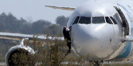 Aparat Siprus sukses membekuk pembajak pesawat EgyptAir