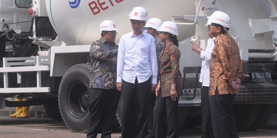 Jokowi minta pembangunan LRT selesai pada Juli 2018