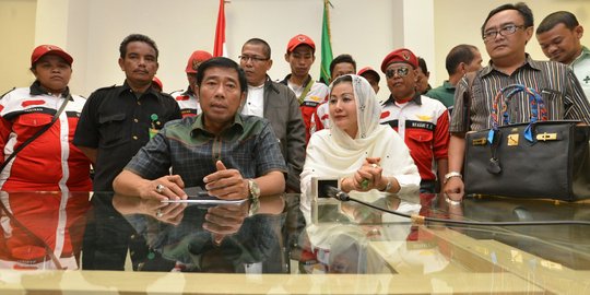 Lulung ngaku tak punya duit buka stand di mal seperti Ahok