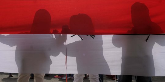 Turis Rusia pembetot bendera merah putih diserahkan ke Imigrasi