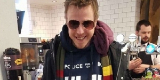 Aksi Gila Traveler Hindari Biaya Bagasi