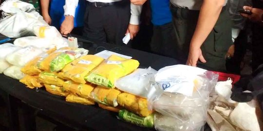 BNNP Riau buang 3 Kg sabu dan ekstasi ke selokan