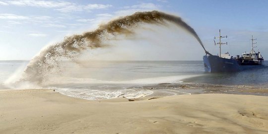 Menambang pasir ilegal di Merak, kapal berbendera Belanda ditahan