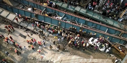 Korban jembatan layang ambruk di India capai 23 orang