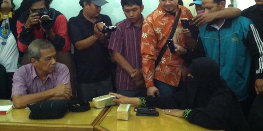 Istri Siyono tolak uang damai dua gepok, Mabes Polri pasrah