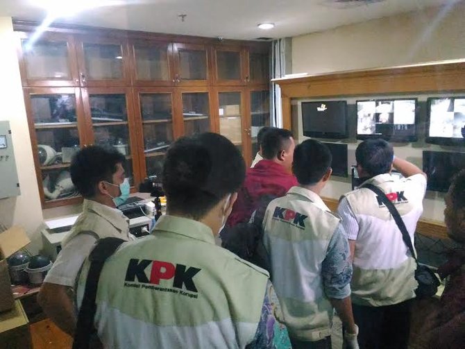 kpk cek cctv di gedung dprd dki