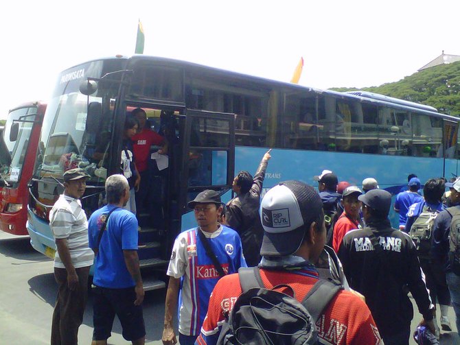 aremania berangkat ke gbk