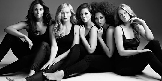 Tak gendut, tapi 7 cewek seksi ini sukses jadi model plus size