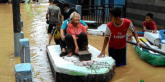 Cerita Azis kais rezeki di tengah banjir Gang Arus, Cawang