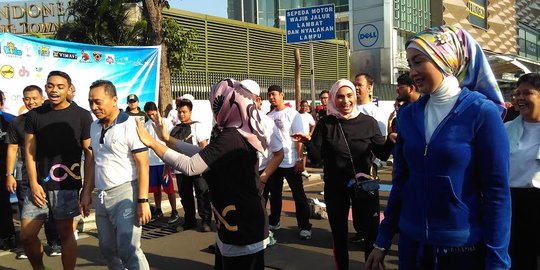 Ketum PAN ajak Desy Ratnasari jalan santai di car free day