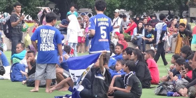 nonton bareng persib vs arema alun alun bandung diserbu bobotoh merdeka nonton bareng persib vs arema alun alun bandung diserbu bobotoh merdeka