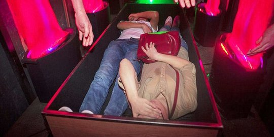 Wahana di China bantu orang merasakan dikremasi hidup-hidup