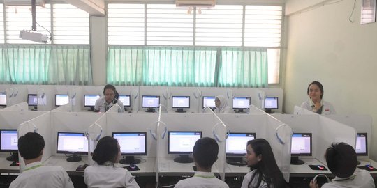 un siswa smk di surabaya panik komputer tak bisa login rev8