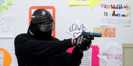 Marak terorisme, pelajar di AS dilatih menembak