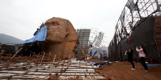 Diprotes Mesir, Sphinx tiruan buatan China ini dihancurkan