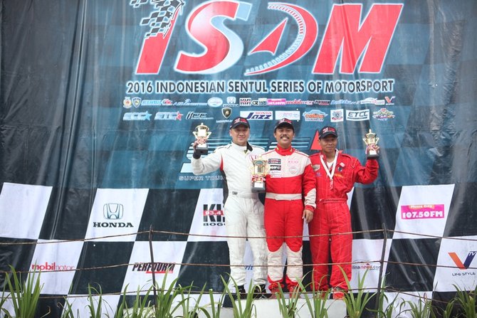 podium super touring championship