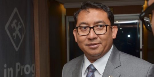 Fadli Zon minta lahan penerbangan komersil di Halim dipersempit