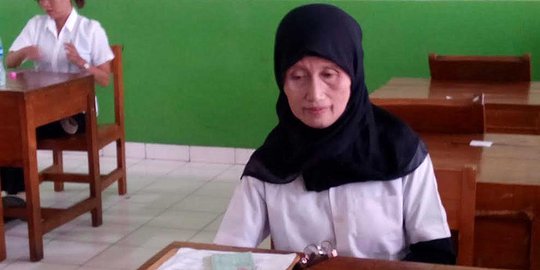 Semangat nenek 56 tahun ikuti Ujian Nasional paket C