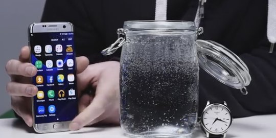 Samsung Galaxy S7 Edge kuat 'berendam' 12 jam lebih!