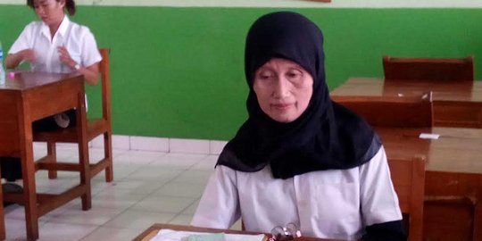 Kisah inspiratif kakek dan nenek ikut ujian nasional