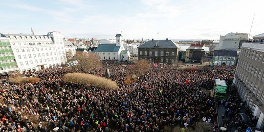 pm islandia mundur dari jabatan rev1