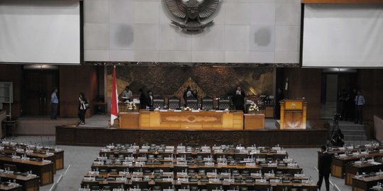 Sidang paripurna dibuka, Gerindra interupsi tolak perpustakaan DPR