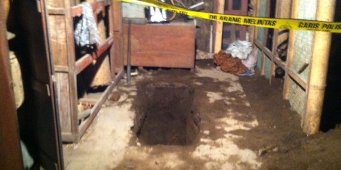 Pria gangguan jiwa kuburkan sendiri jasad ibu di kamar 