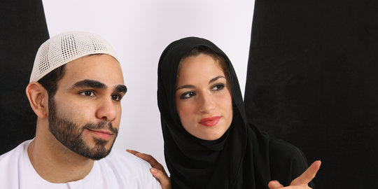 harus menikahi dua perempuan lain di hari perkawinannya rev2