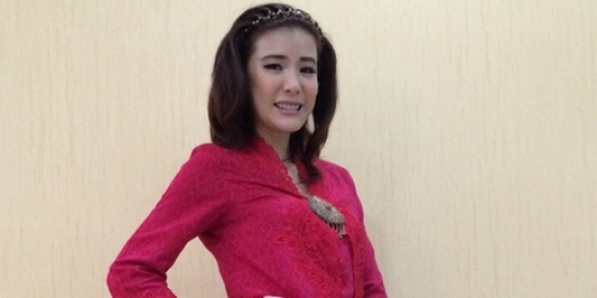 Ujian kejar paket C, Olga Lydia doakan Aurel Hermansyah