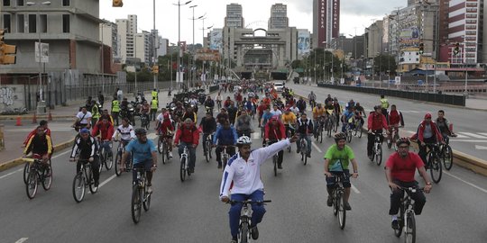 Venezuela liburkan hari Jumat demi hemat listrik