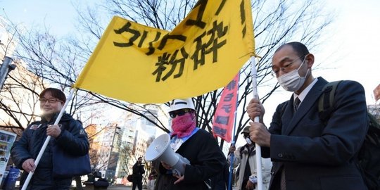 di tokyo demo menolak perayaan natal rev2