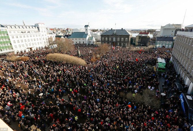 ribuan warga islandia demo tuntut perdana menteri mundur