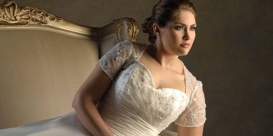 Cara tepat temukan gaun pengantin untuk perempuan plus size