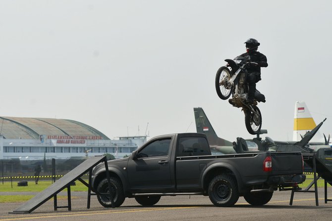 hut ke 70 tni au