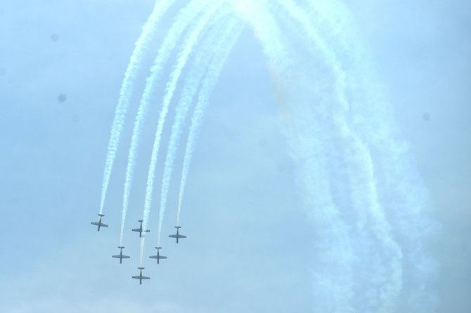 hut ke 70 tni au