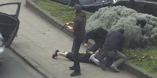 Momen penangkapan otak Teror Paris oleh polisi Belgia